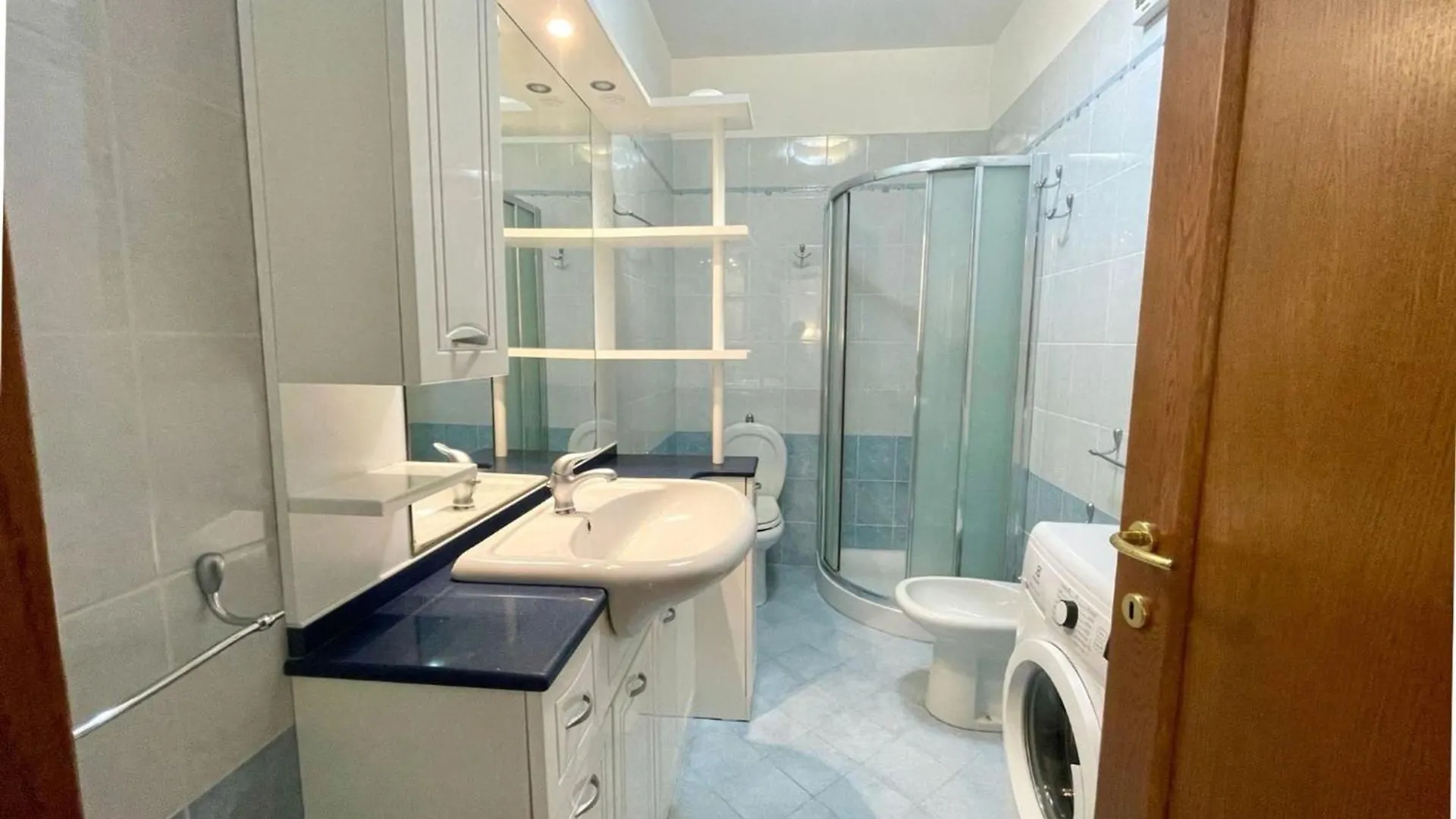 Modern Poolside Stay With Balcony Caorle Olaszország
